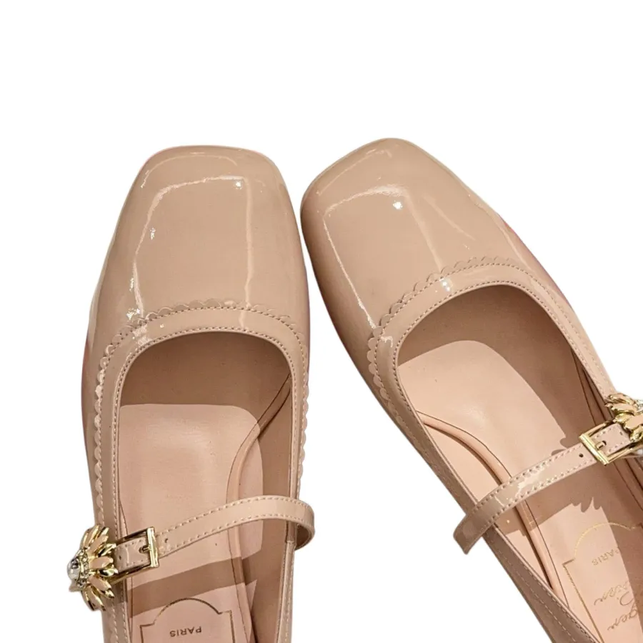 Roger Vivier Très Vivier Dasiy Mary Janes In White/Pink Patent Leather With Flower Metal Buckle (Heel Height 2.5cm)