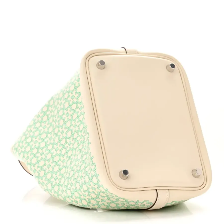 Hermès Lucky Daisy Piacotin Lock 18 PM Nata/Vert Swift Leather Palladium Silver Hardware