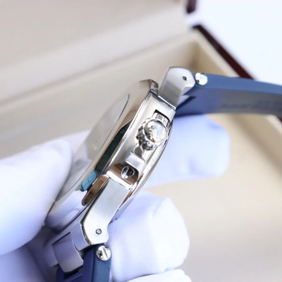 PATEK PHILIPPE-NAUTILUS-ref.5711R-40mm