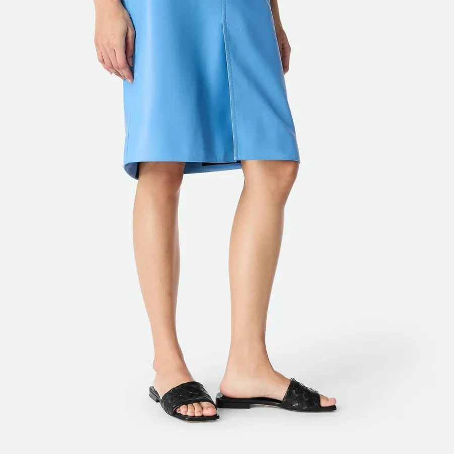 Bottega Veneta Parco Mule In Black Intrecciato Leather Flat Mule Sandal