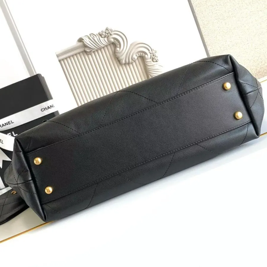 Chanel Black Quilted cattle Leather Tote Bags 36x59x13cm Shoulder Bags