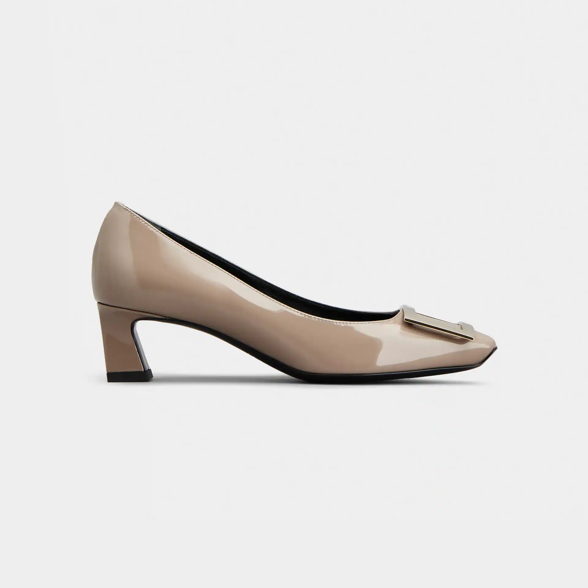 Roger Vivier Sapatilhas Trompette Salto Alto Em Couro Verniz Bege Com Fivela Metálica (Altura do Salto 4,5cm)