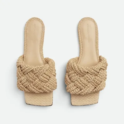 Bottega Veneta Lido Flat Sandal In Cane Sugar Intrecciato Raffia Flat Sandals