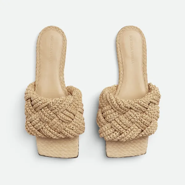 Bottega Veneta Lido Flat Sandal In Cane Sugar Intrecciato Raffia Flat Sandals - Image 4