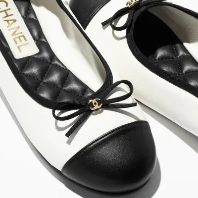 Chanel Early Spring Vacation Series Flat shoes White and Black Ballet  Shoes