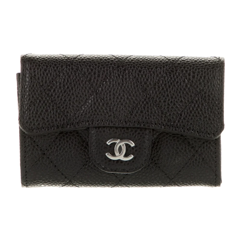 Chanel Carteira Pequena com Logo CC Entrelaçado Couro Acolchoado Preto Ferragem Prata