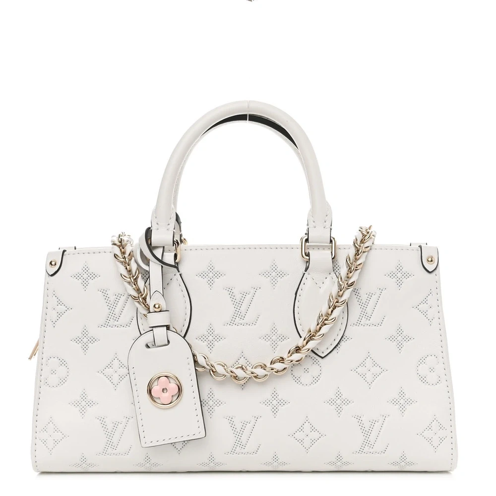 Louis Vuitton OnTheGo Leste Oeste PM Branco Monograma Relevado em Pele de Bezerro Hardware Ouro Claro