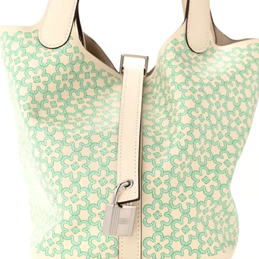 Hermès Lucky Daisy Piacotin Lock 18 PM Nata/Vert Swift Leather Palladium Silver Hardware