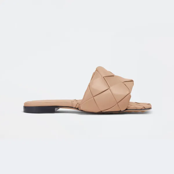 Bottega Veneta Lido Flat Sandal In Nude Intrecciato Leather Flat Sandal