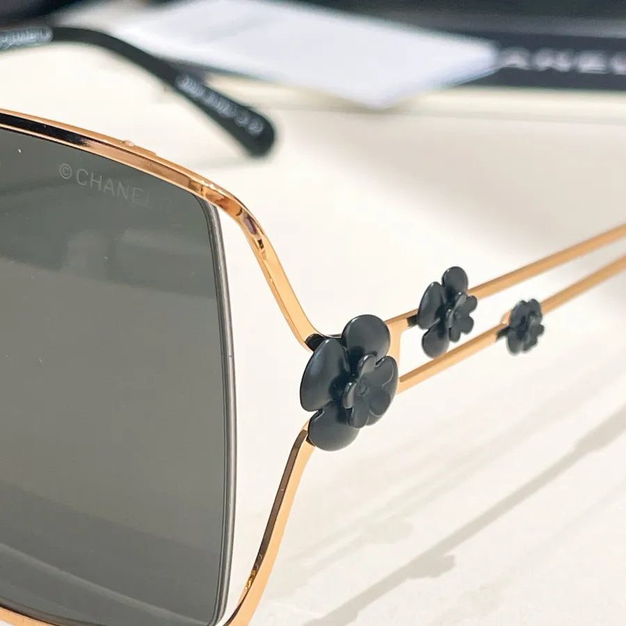 CHANEL square frame glasses black gold color size 62口17-138