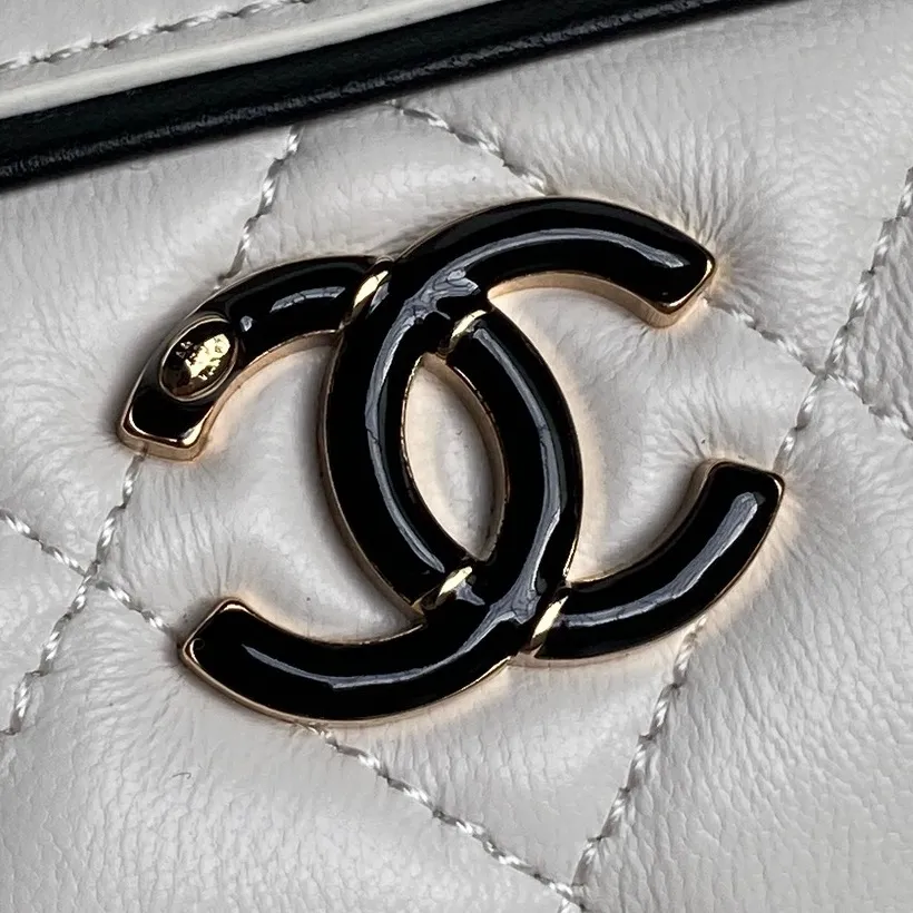 Chanel Black / White Quilted Lambskin Leather Crossbody Bags