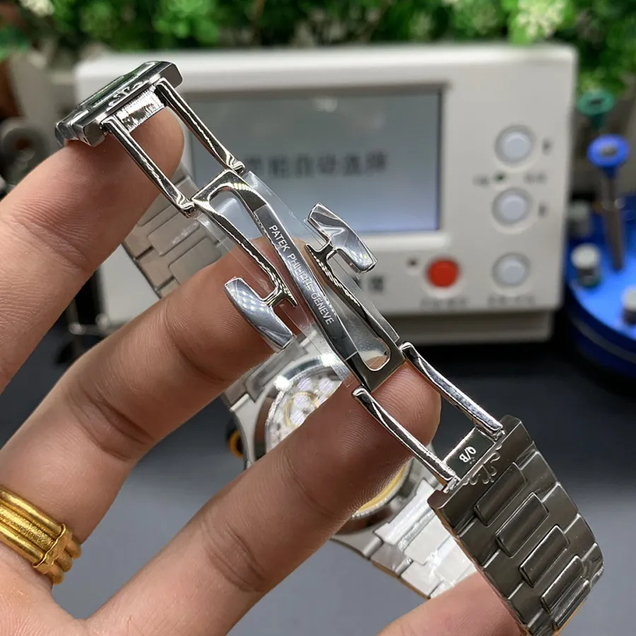 PATEK PHILIPPE-NAUTILUS-REF.7118-1A-001-35.2MM