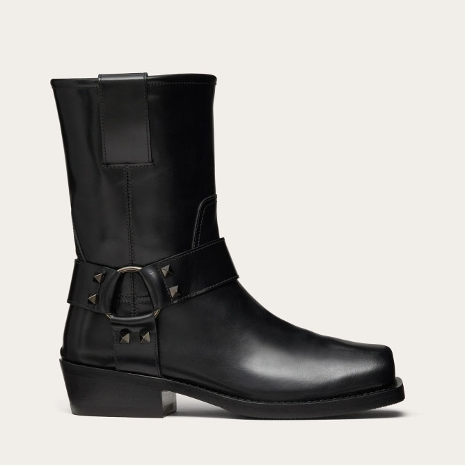 VALENTINO ROCKSTUD Botas de cano curto de couro bezerro estilo motocicleta (altura do salto 4cm)