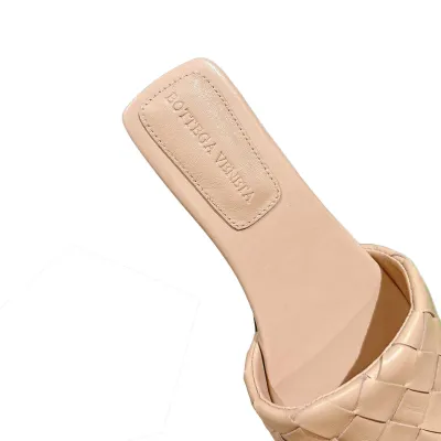 Bottega Veneta Parco Mule In Nude Intrecciato Leather Flat Mule Sandal