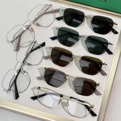 Bottega Veneta square frame glasses brown/black gold/green silver color Size 50-19-145