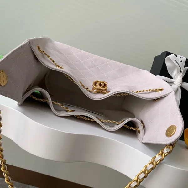 Chanel Pink / Green Quilted Shiny Calfskin Leather / Abrasive Sand Leather Shoulder Bags - Image 9