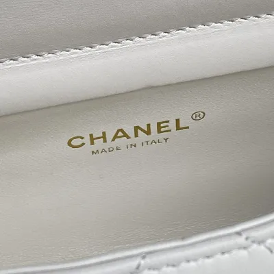 Chanel Pearl Handle handbag White/black crossbody bag