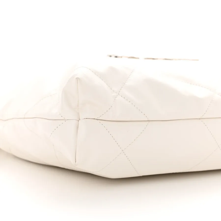 Grade Chanel 22 Small White Quilted Handbag