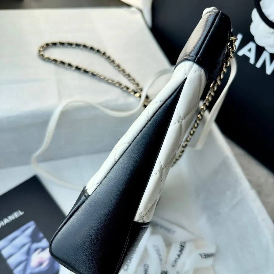 Chanel Quilted Lambskin Leather Black and white color matching Crossbody Bags