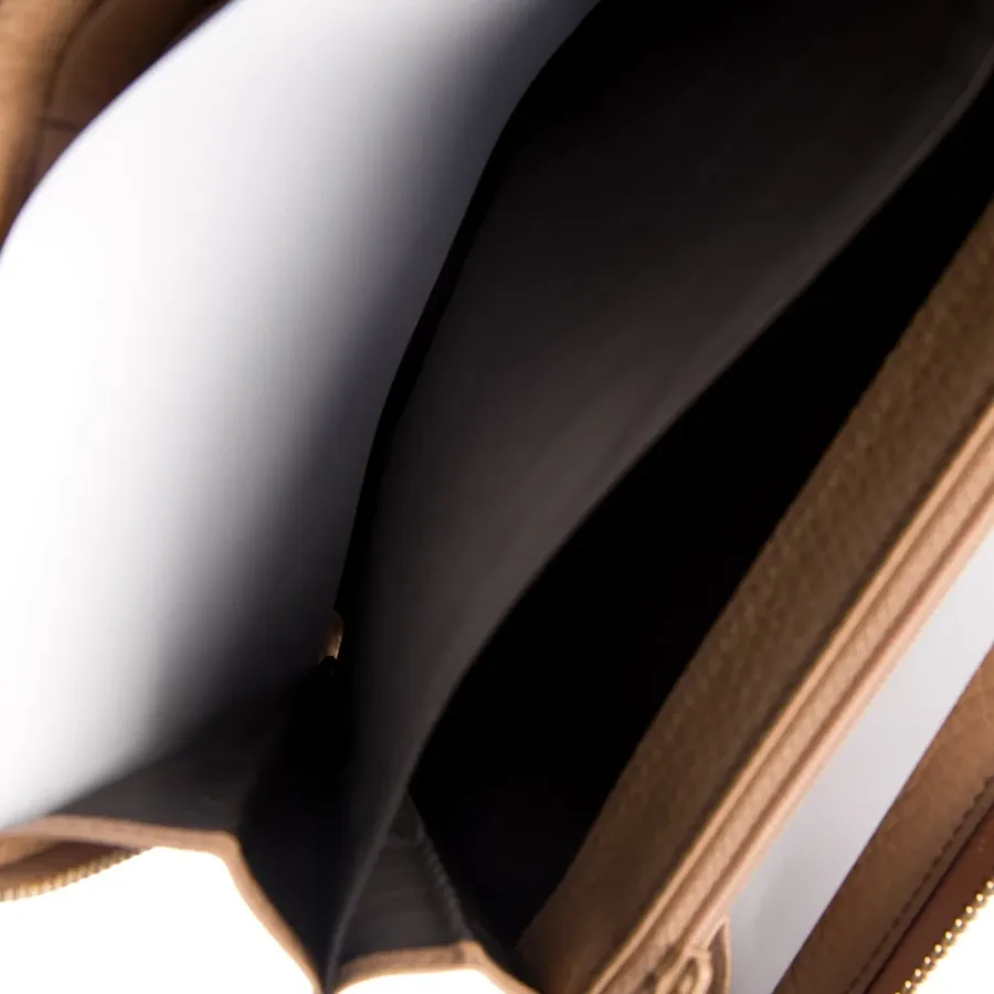 Gucci Medium Interlocking G Logo Continental Wallet Neutrals Grained Calfskin Leather