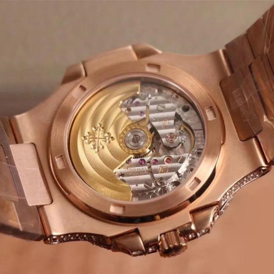 PATEK PHILIPPE-NAUTILUS-ref.5711-1R-001-40mm