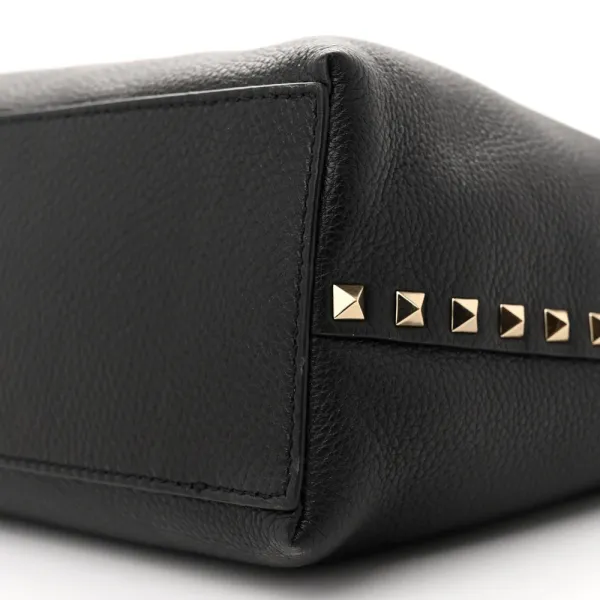 Valentino Garavani Medium Rockstud Tote Black/Rose Quartz Grainy Calfskin Leather Gold Hardware - Image 5
