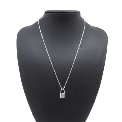 LOUIS VUITTON Pandantif Lock It Necklace