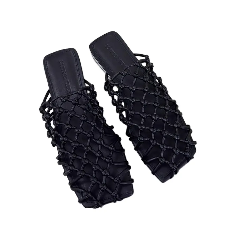 Bottega Veneta Riva Flat Mule In Black Woven Hand-Knotted Leather Mule Pump