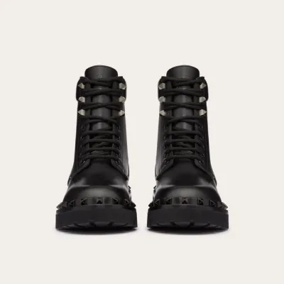 VALENTINO ROCKSTUD Military style studded ankle boots of the same color (heel height 5cm)