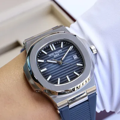 PATEK PHILIPPE-NAUTILUS-ref.5711R-40mm