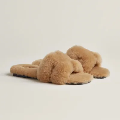 HERMES Oran plush Brown Slippers