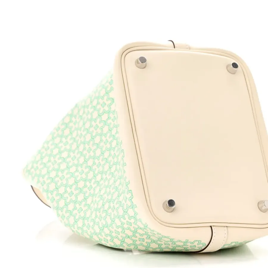 Hermès Lucky Daisy Piacotin Lock 18 PM Nata/Vert Swift Leather Palladium Silver Hardware