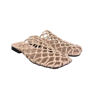 Bottega Veneta Riva Flat Mule In Beige Woven Hand-Knotted Leather Mule Pump