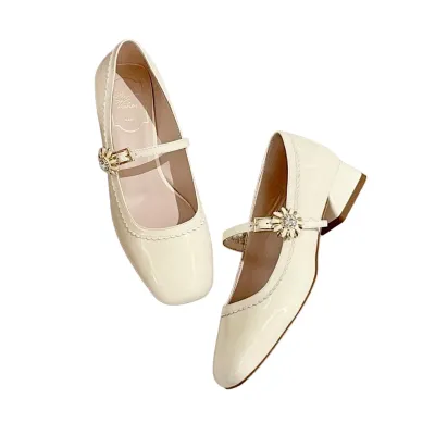 Roger Vivier Très Vivier Dasiy Mary Janes In White/Pink Patent Leather With Flower Metal Buckle (Heel Height 2.5cm)
