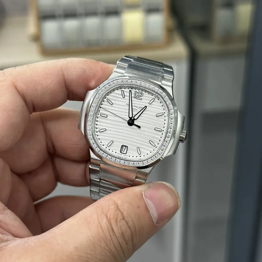 PATEK PHILIPPE-NAUTILUS-ref.7118-1200A-010-35.2mm