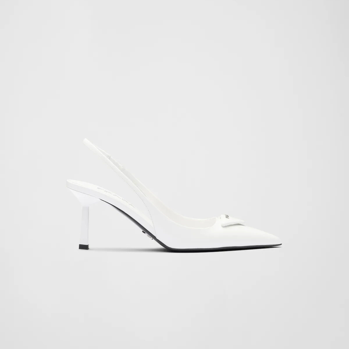 PRADA Sapatos de Salto Alto Brancos de Couro com Acabamento Brilhante