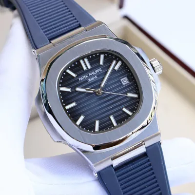 PATEK PHILIPPE-NAUTILUS-ref.5711R-40mm