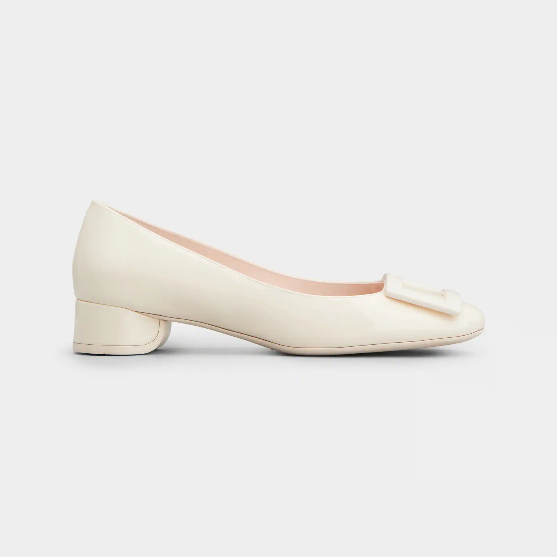 Roger Vivier U Look Ballerinas Em Couro Verniz Branco Com Fivela Envernizada (Altura do Salto 2,5cm)