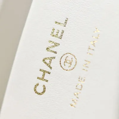 Chanel Quilted Lambskin Leather White / Pink Crossbody Bags