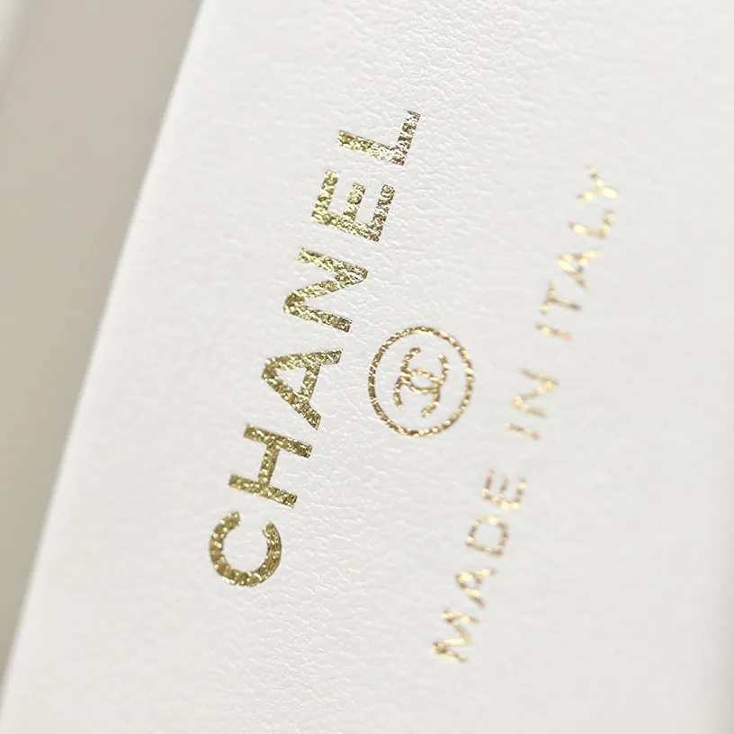 Chanel Quilted Lambskin Leather White / Pink Crossbody Bags