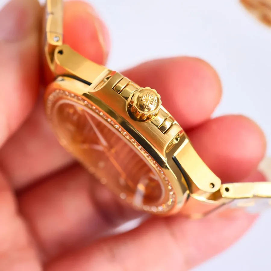 PATEK PHILIPPE-NAUTILUS-ref.7118-1200R-010-35.2mm