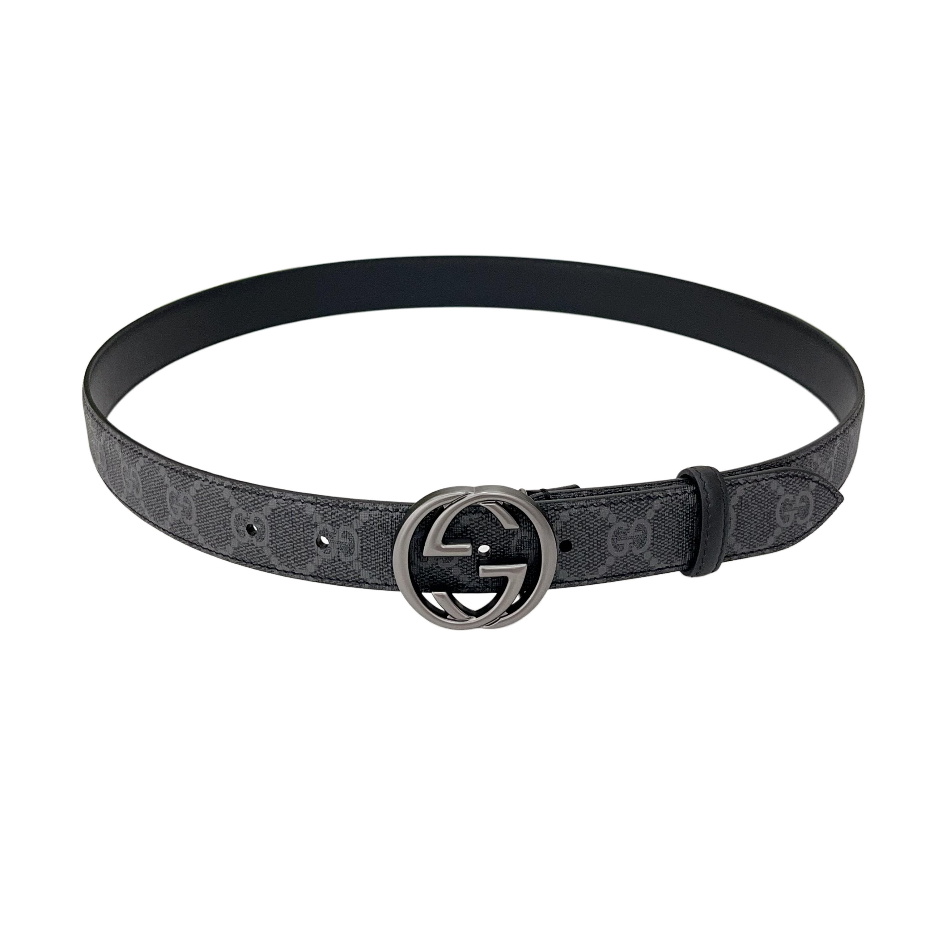 Cinto Reversível Marmont Feminino Redondo com Fivela GG da Gucci em Couro Bezerro Preto/Marrom e Cavans Monograma Bege/Preto com Ferragens Douradas/Prateadas 30mm