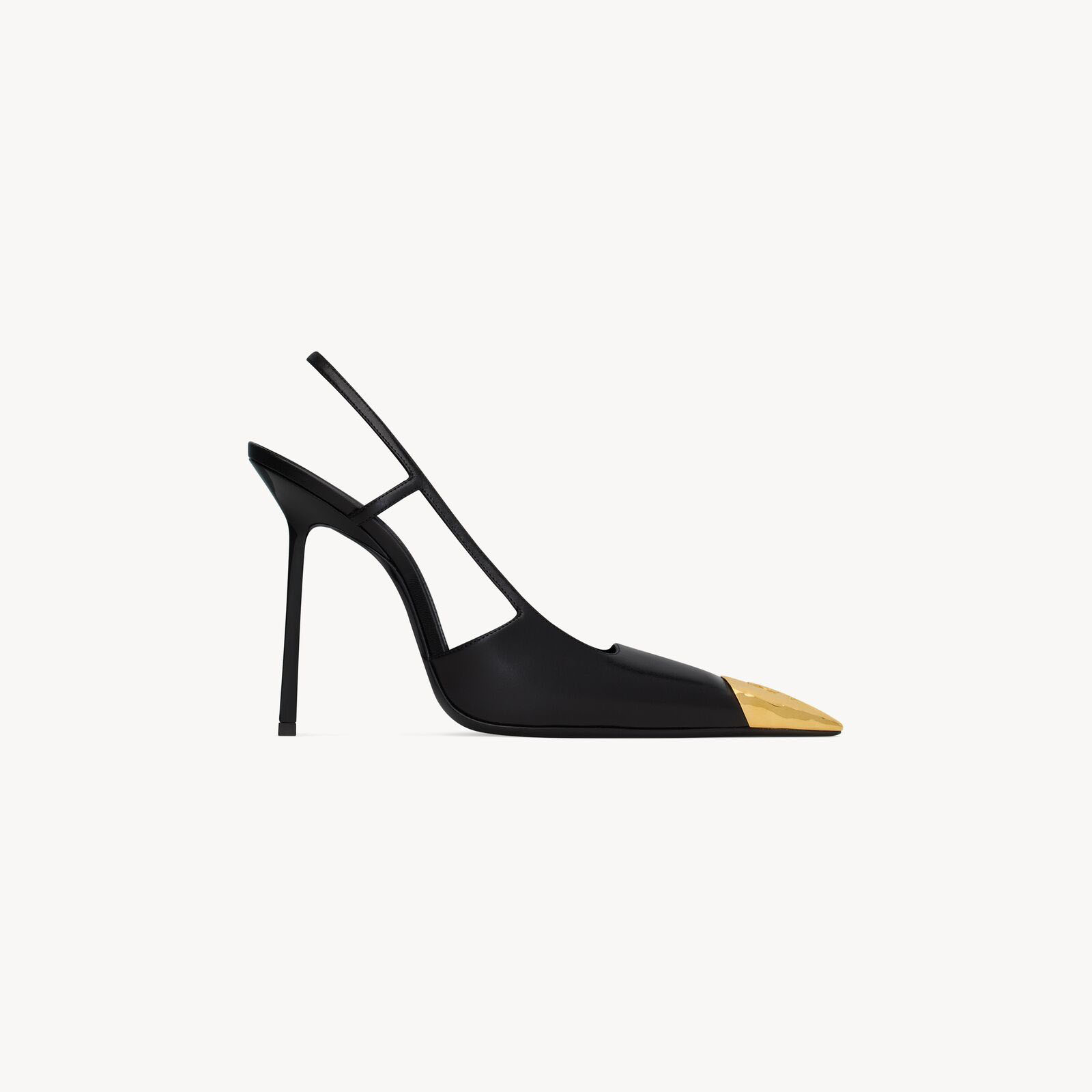 Yves Saint Laurent salto alto de couro preto Sleek.