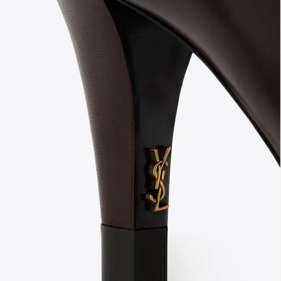 Yves Saint Laurent Sleek leather ankle boots