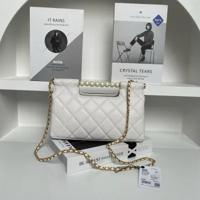 Chanel Pearl Handle handbag White/black crossbody bag