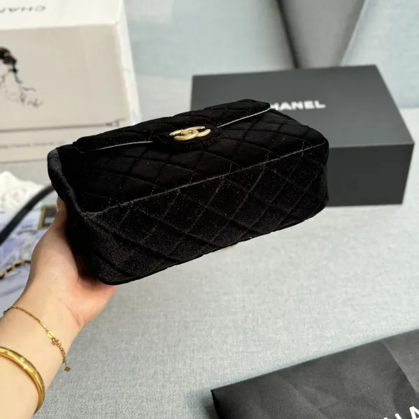 Chanel Black velvet Crossbody Bags - Image 5