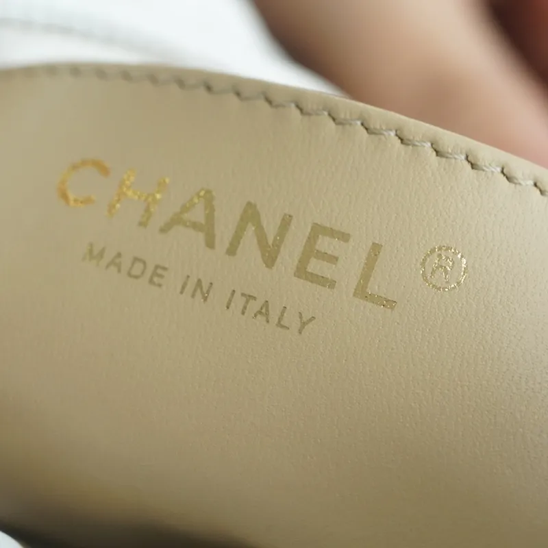 Chanel 22bags White Shoulder Bags