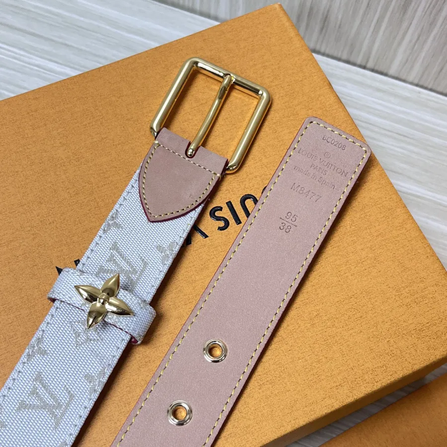 Louis Vuitton Women's Flowergram Ardillon Belt In White/Blue Monogram Canvas With Gold Hardware 30mm