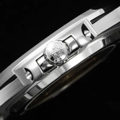 PATEK PHILIPPE-NAUTILUS-ref.5711-113P-01-40mm