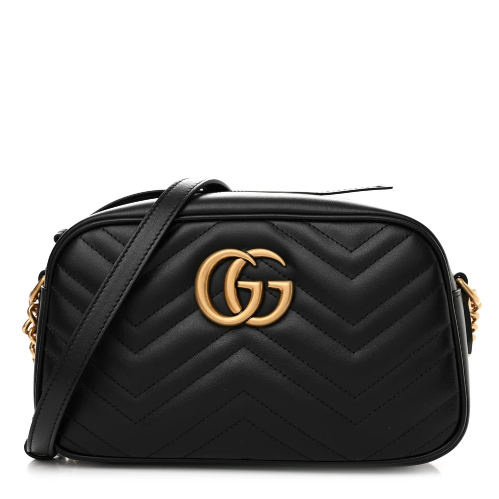 Gucci Bolsa de Ombro Pequena GG Marmont com Corrente em Couro Calfskin Matelassé Preto e Hardware Dourado
